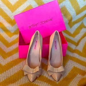 Betsey Johnson reload nude heel with box.